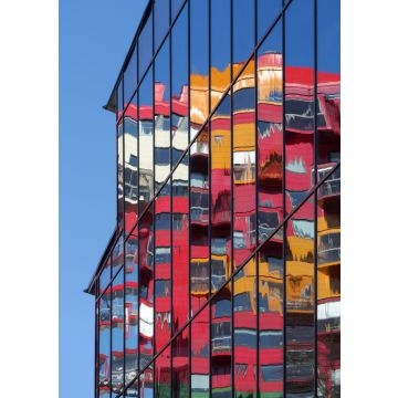 Lais Puzzle - Wohnhaus in Örnsköldsvik spiegelt sich in einer Glasfassade - 100, 200, 500 & 1.000 Teile