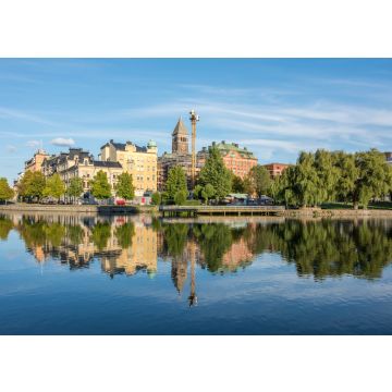Lais Puzzle - Die Uferpromenade von Norrköping und der Fluss Motala an einem ruhigen Sonntagabend im frühen September. Norrköping ist eine historische Industriestadt in Schweden - 100, 200, 500 & 1.000 Teile