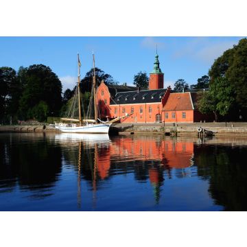 Lais Puzzle - Schloss Halmstad (Halmstads slott), ein Schloss aus dem 17. Jahrhundert am Fluss Nissan in Halmstad, in der Provinz Halland, Schweden mit einem davor liegenden Zweimaster - 100, 200, 500 & 1.000 Teile