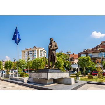 Lais Puzzle - Statue von Ibrahim Rugova in Pristina - Kosovo - 100, 200, 500 & 1.000 Teile