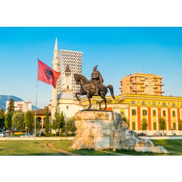 Lais Puzzle - Skanderbeg-Platz mit Fahne, Skanderbeg-Denkmal und Et'hem-Bey-Moschee im Stadtzentrum von Tirana, Albanien - 100, 200, 500 & 1.000 Teile