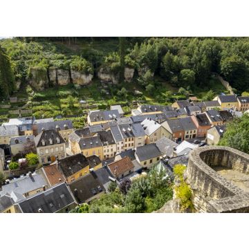 Lais Puzzle - Erhöhter Panoramablick auf die Stadt Larochette, Fiels oder Fels in Luxemburg vom Schloss Larochette - 100, 200, 500 & 1.000 Teile