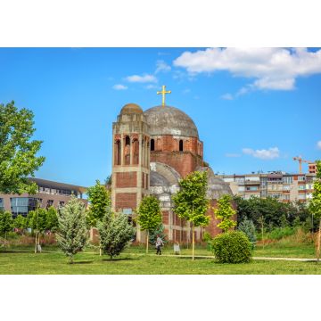 Lais Puzzle - Pristina, Kosovo - Eine riesige orthodoxe Kirche auf einer offenen Grasfläche im Kosovo - 100, 200, 500 & 1.000 Teile