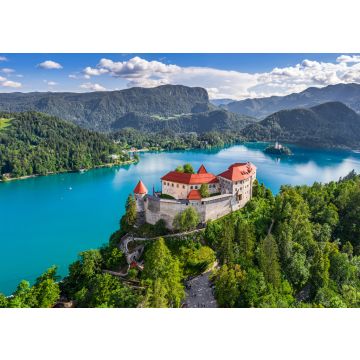 Lais Puzzle - Bled, Slowenien - Panoramablick aus der Luft auf die wunderschöne Burg Bled (Blejski Grad) mit dem Bleder See (Blejsko Jezero), der Kirche Maria Himmelfahrt und den Julischen Alpen im Hintergrund an einem Sommertag - 100, 200, 500 & 1.000...
