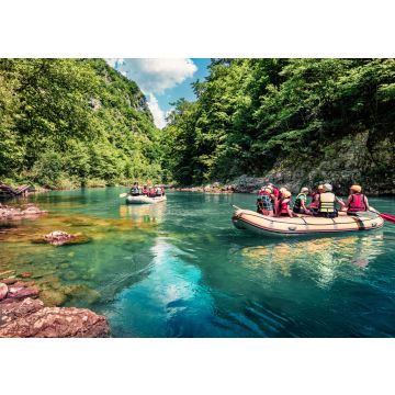 Lais Puzzle - Ausflüge mit Schlauchbooten auf dem Fluss Tara. Aufregender Sommerblick auf die Tara-Schlucht, Montenegro, Europa. Schöne Welt der Mittelmeerländer. Aktiver Tourismus Konzept Hintergrund - 100, 200, 500 & 1.000 Teile
