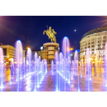 Lais Puzzle - Platz Mazedonien in Skopje bei Nacht mit tanzenden beleuchteten Brunnen und der Statue von Alexander dem Großen (Krieger auf einem Pferd) im Hintergrund - 100, 200, 500 & 1.000 Teile