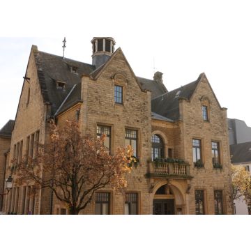 Lais Puzzle - Historisches Gebäude im Zenztrum von Ettelbrück in Luxemburg - 100, 200, 500 & 1.000 Teile