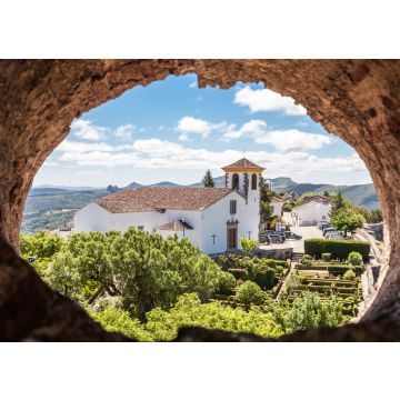 Lais Puzzle - Kirche der portugiesischen Stadt Marvão durch ein Loch gesehen - 100, 200, 500 & 1.000 Teile