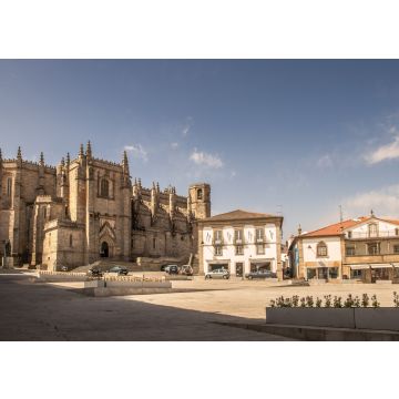 Lais Puzzle - Die Kathedrale von Guarda (Sé) vom Platz Luís de Camões aus gesehen. Guarda, in Portugal - 100, 200, 500 & 1.000 Teile