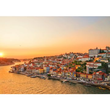 Lais Puzzle - Wunderschöner Sonnenuntergang über dem Stadtzentrum von Porto und dem Fluss Douro, Portugal. Die Brücke Dom Luis I. ist ein beliebtes Ausflugsziel, da sie einen so schönen Blick über die Gegend bietet - 100, 200, 500 & 1.000 Teile