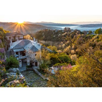 Lais Puzzle - Sonnenaufgang über dem malerischen Dorf Vitsa in der Region Zagori, Nordgriechenland - 100, 200, 500 & 1.000 Teile