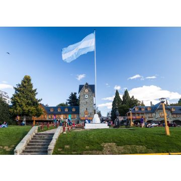 Lais Puzzle - Stadtzentrum auf einem Hauptplatz in Bariloche, Argentinien - 100, 200, 500, 1.000 & 2.000 Teile