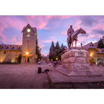 Lais Puzzle - Die Plaza San Martin befindet sich in Rio Negro, Bariloche, genauer gesagt, auf diesem Platz steht auch eine Statue, die General José de San Martín gewidmet ist. - 100, 200, 500, 1.000 & 2.000 Teile