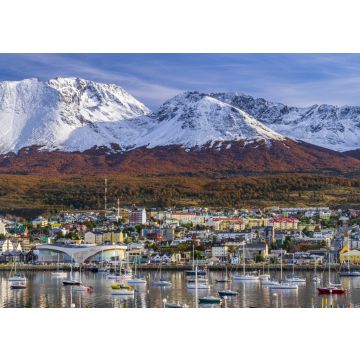 Lais Puzzle - Ein Blick auf die Bucht und die Stadt Ushuaia vor dem Hintergrund der schneebedeckten Anden im Herbst, Feuerland, Patagonien, Argentinien - 100, 200, 500, 1.000 & 2.000 Teile