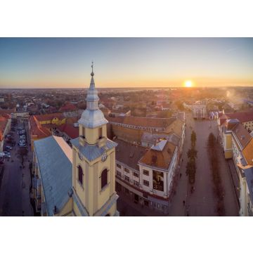 Lais Puzzle - Abendansicht von oben auf Beregovo. Zentraler Platz und schöne Abendsonne. Ukraine - 100, 200, 500, 1.000 & 2.000 Teile