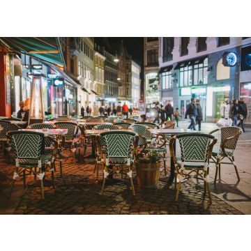 Lais Puzzle - Öffentliches Restaurant in den Straßen Kopenhagens bei Nacht mit Neonlicht und Vintage-Stühlen - 100, 200, 500 & 1.000 Teile
