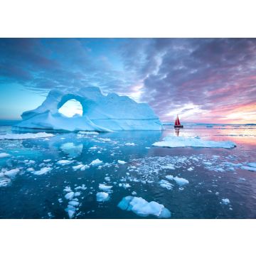 Lais Puzzle - Kleines rotes Segelboot, das zwischen schwimmenden Eisbergen im Disko-Gletscher während der Mitternachtssonne im Polarsommer kreuzt. Ilulissat, Grönland - 100, 200, 500 & 1.000 Teile