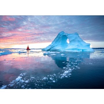 Lais Puzzle - Kleines rotes Segelboot, das zwischen schwimmenden Eisbergen im Disko Bay Gletscher während der Mitternachtssonne des Polarsommers kreuzt. Ilulissat, Grönland - 100, 200, 500 & 1.000 Teile