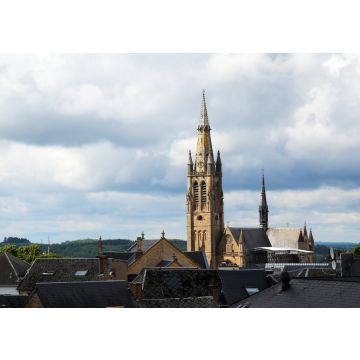 Lais Puzzle - Kirche von Arlon über den Dächern der Altstadt bei bewölktem Himmel, Belgien - 100, 200, 500 & 1.000 Teile