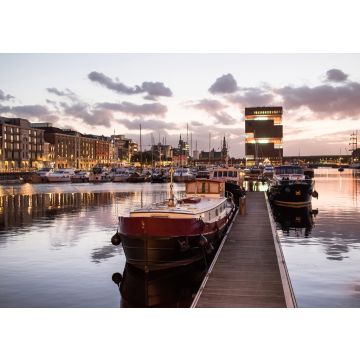 Lais Puzzle - Antwerpen, Belgien, schöne Nachtansicht des modernen Eilandje-Viertels und des Hafens. Kleines Inselviertel und Segelschiff bei Sonnenuntergang. Beliebtes Reiseziel und Touristenattraktion - 100, 200, 500 & 1.000 Teile