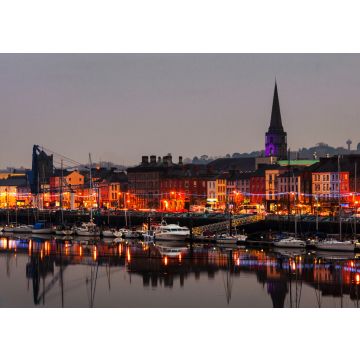 Lais Puzzle - Waterford, Irland. Panoramablick auf eine Stadtlandschaft bei Nacht - 100, 200, 500 & 1.000 Teile