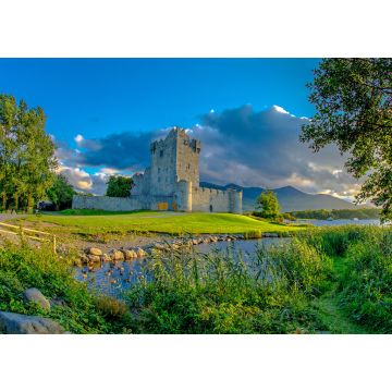 Lais Puzzle - Idyllische Landschaft von Ross Castle im Killarney National Park in Irland. Reise mit dem Auto durch den Ring of Kerry - 1.000 Teile