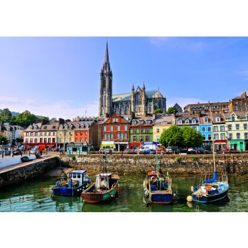 Lais Puzzle - Bunte Gebäude und alte Boote mit der Kathedrale im Hintergrund im Hafen von Cobh, County Cork, Irland - 100, 200, 500 & 1.000 Teile