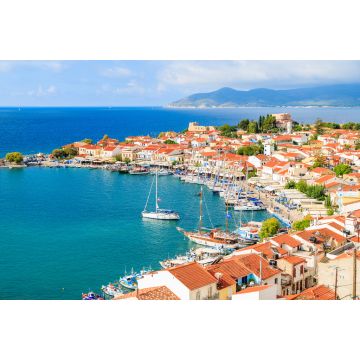 Lais Puzzle - Blick auf den Hafen von Pythagorion mit bunten Häusern und blauem Meer, Insel Samos, Griechenland - 2.000 Teile