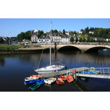 Lais Puzzle - Ein Segelboot auf dem Blavet bei Hennebont (Morbihan), Frankreich - 2.000 Teile