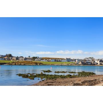 Lais Puzzle - Wasserfront der Isle of Whithorn. Der Blick über die Isle of Whithorn Bay auf das kleine Küstendorf Isle of Whithorn in Dumfries und Galloway, Südschottland - 2.000 Teile