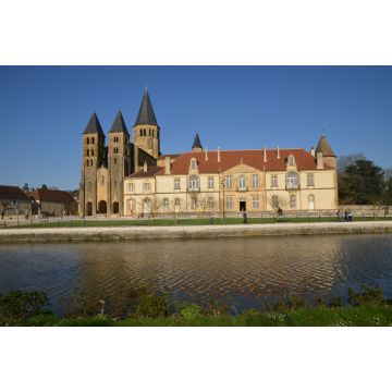 Lais Puzzle - Saone et Loire, die malerische Stadt Paray le Monial, Frankreich - 2.000 Teile