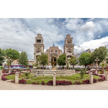 Lais Puzzle - Kathedrale nahe der Plaza De Armas in der Stadt Huaraz, Peru - 2.000 Teile