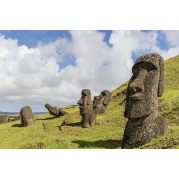 Lais Puzzle - Moai-Skulpturen in verschiedenen Fertigstellungsstadien bei Rano Raraku, dem Steinbruch für alle Moai auf der Osterinsel, Rapa Nui-Nationalpark, Osterinsel (Isla de Pascua), Chile - 2.000 Teile