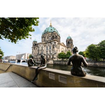 Lais Puzzle - Blick auf 3 Statuen, die am Flussufer sitzen. Land Berlin, Deutschland - 2.000 Teile