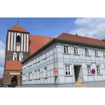 Lais Puzzle - Blick zur St. Peter und Paul Kirche in Wusterhausen/Dosse - 2.000 Teile