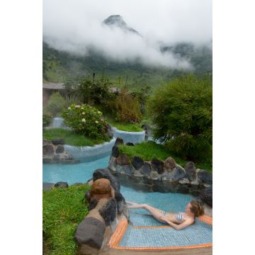 Lais Puzzle - Junge Frau im Thermalbad Ecuador - 2.000 Teile