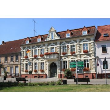 Lais Puzzle - Markt mit Rathaus in Buckow (Märk. Schweiz) - 2.000 Teile