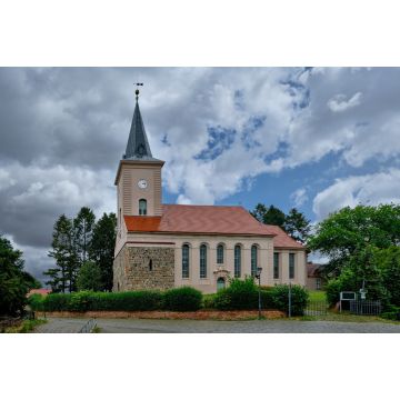 Lais Puzzle - Dramatischer Wolkenhimmel über der denkmalgeschützten Stadtkirche Biesenthal (Blick von Süden) - 2.000 Teile