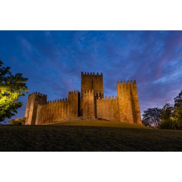 Lais Puzzle - Die Burg von Guimaraes bei Sonnenuntergang, in Portugal - 2.000 Teile