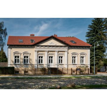 Lais Puzzle - Denkmalgeschütztes Neorenaissance-Wohnhaus in Michendorf, Teil eines ehemaligen Vierseithofs aus dem 18. Jahrhundert - 2.000 Teile