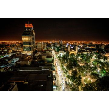 Lais Puzzle - Nachtansicht der Stadt und insbesondere der Plaza Libertad in der Stadt Santiago del Estero, Argentinien - 2.000 Teile