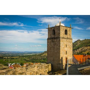 Lais Puzzle - Schöner alter Kirchturm in den Bergen von Gardunha, Portugal. Altes historisches Dorf von Castelo Novo - Fundao - Portugal - 2.000 Teile
