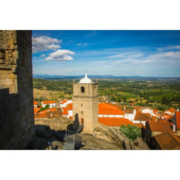 Lais Puzzle - Schöner alter Kirchturm in den Bergen von Gardunha, Portugal. Altes historisches Dorf von Castelo Novo - Fundao - Portugal - 2.000 Teile