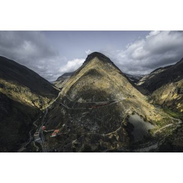 Lais Puzzle - Roter Zug in Berglandschaft, Ecuador - 2.000 Teile