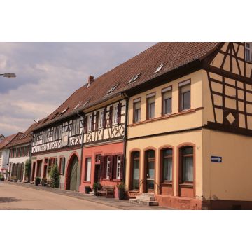 Lais Puzzle - Historische Gebäude im Zentrum von Gernsheim am Rhein - 2.000 Teile