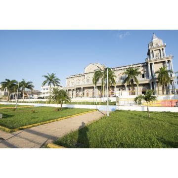 Lais Puzzle - Quibdó, Chocó, Kolumbien. 6. März 2019: Fassade der Kathedrale San Francisco de Asis - 2.000 Teile
