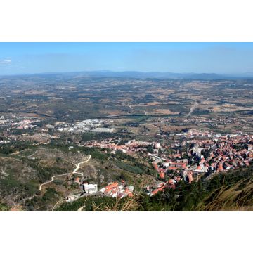 Lais Puzzle - Covilhã, Portugal: Straßen, Plätze und Gebäude in der Altstadt an einem Sommertag - 2.000 Teile