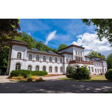Lais Puzzle - Blick auf das historische Badehaus in der Kurstadt Bad Soden / Deuschland am Taunus - 2.000 Teile