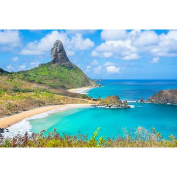 Lais Puzzle - Schöner Blick auf Conceicao und die mittleren Strände mit dem Gipfelberg (Morro do Pico) im Hintergrund, Insel Fernando de Noronha - Brasilien - 2.000 Teile