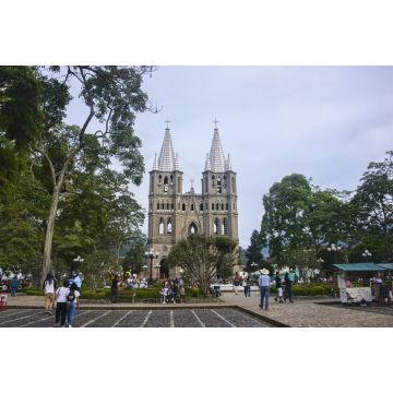 Lais Puzzle - Leben auf dem Hauptplatz des bunten Jardin, Antioquia, Kolumbien - 2.000 Teile